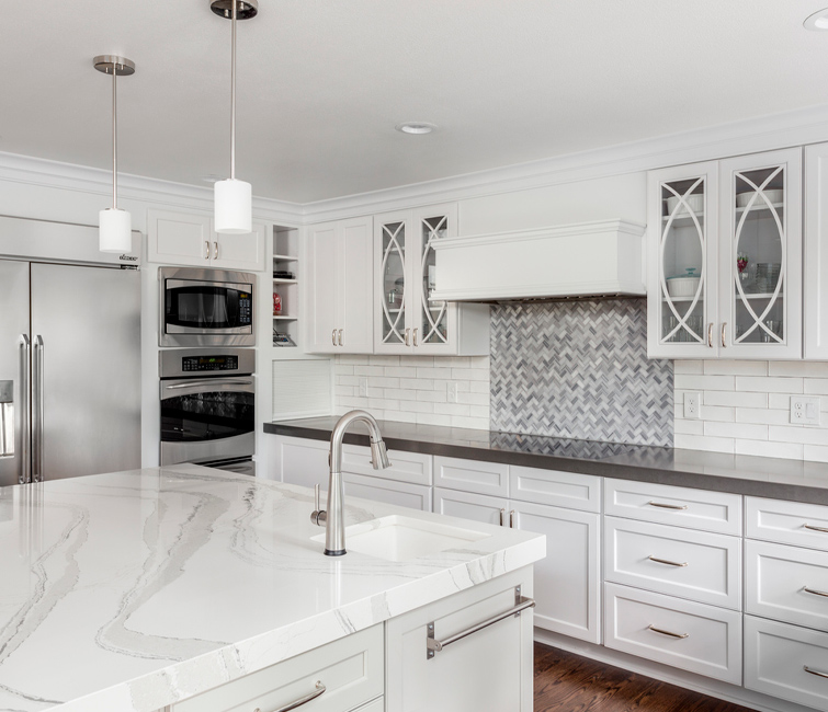 Cocina con encimera de cuarzo