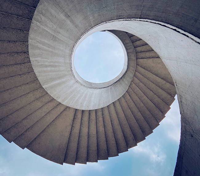 Subir y bajar con estilo: tipos de escaleras para tu casa